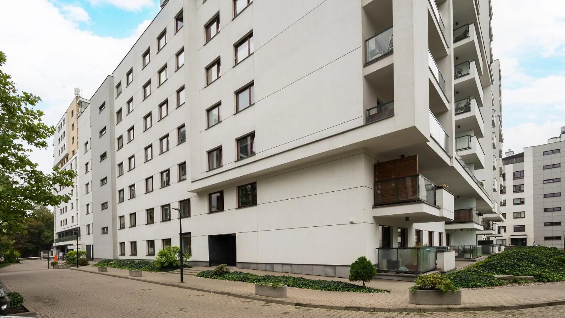 Klobucka Urban Jungle Studio Apartment Warsaw