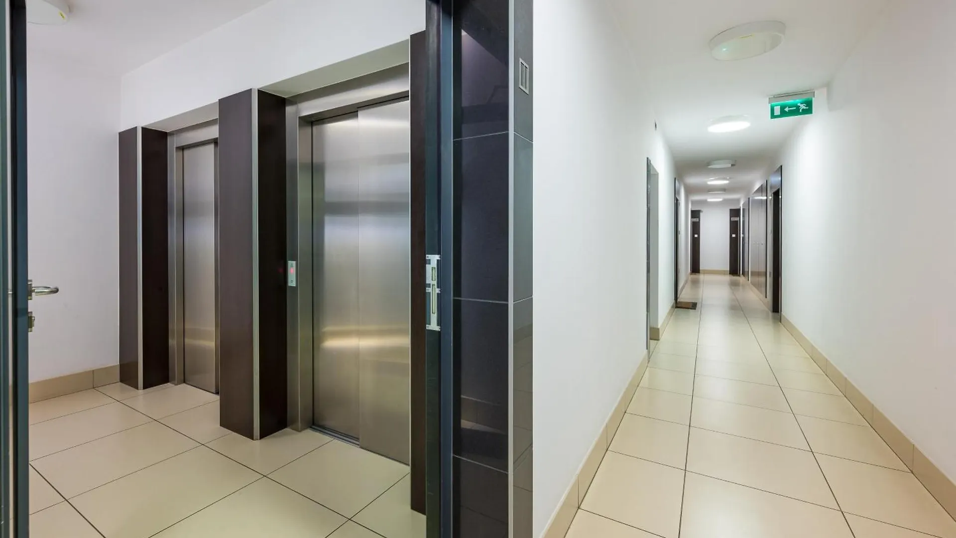 Klobucka Urban Jungle Studio Apartment Warsaw