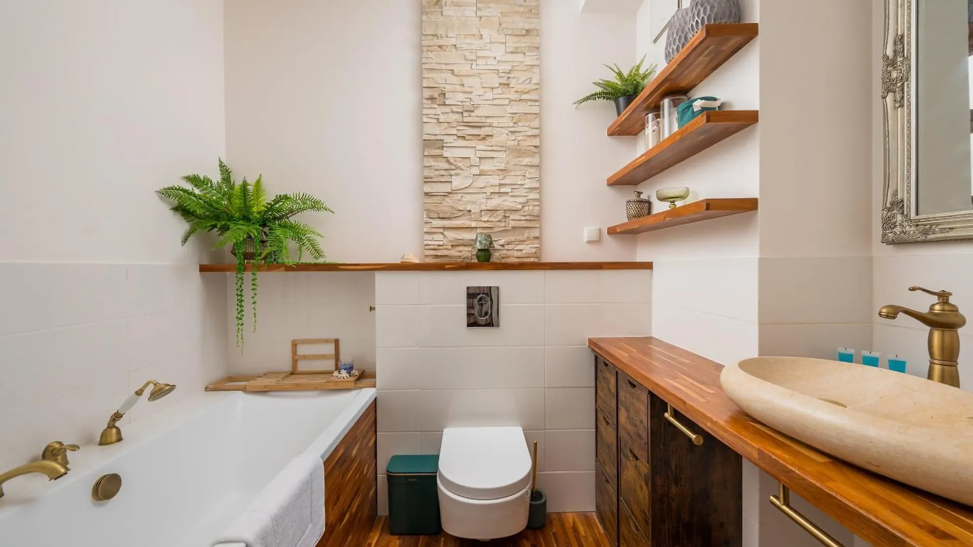 Klobucka Urban Jungle Studio Apartment Warsaw