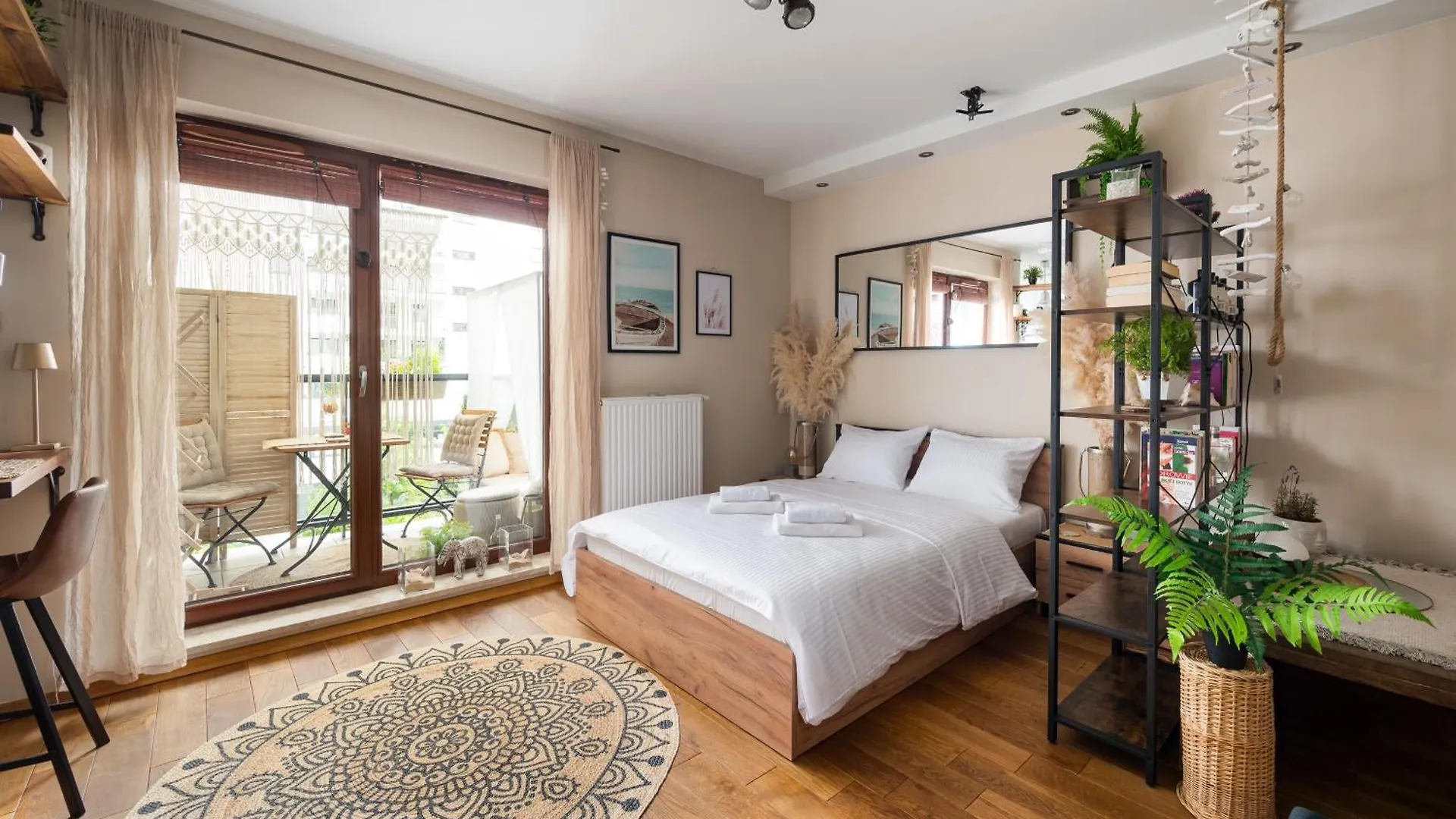 Klobucka Urban Jungle Studio Apartment Warsaw