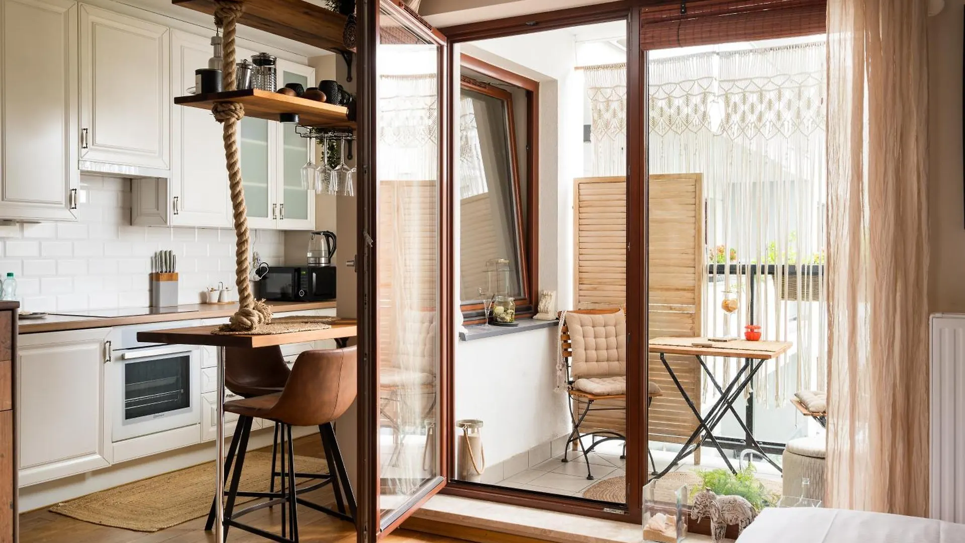 Klobucka Urban Jungle Studio Apartment Warsaw Poland