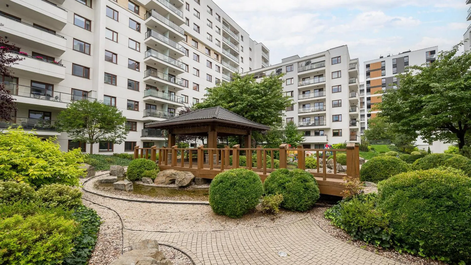 Klobucka Urban Jungle Studio Apartment Warsaw