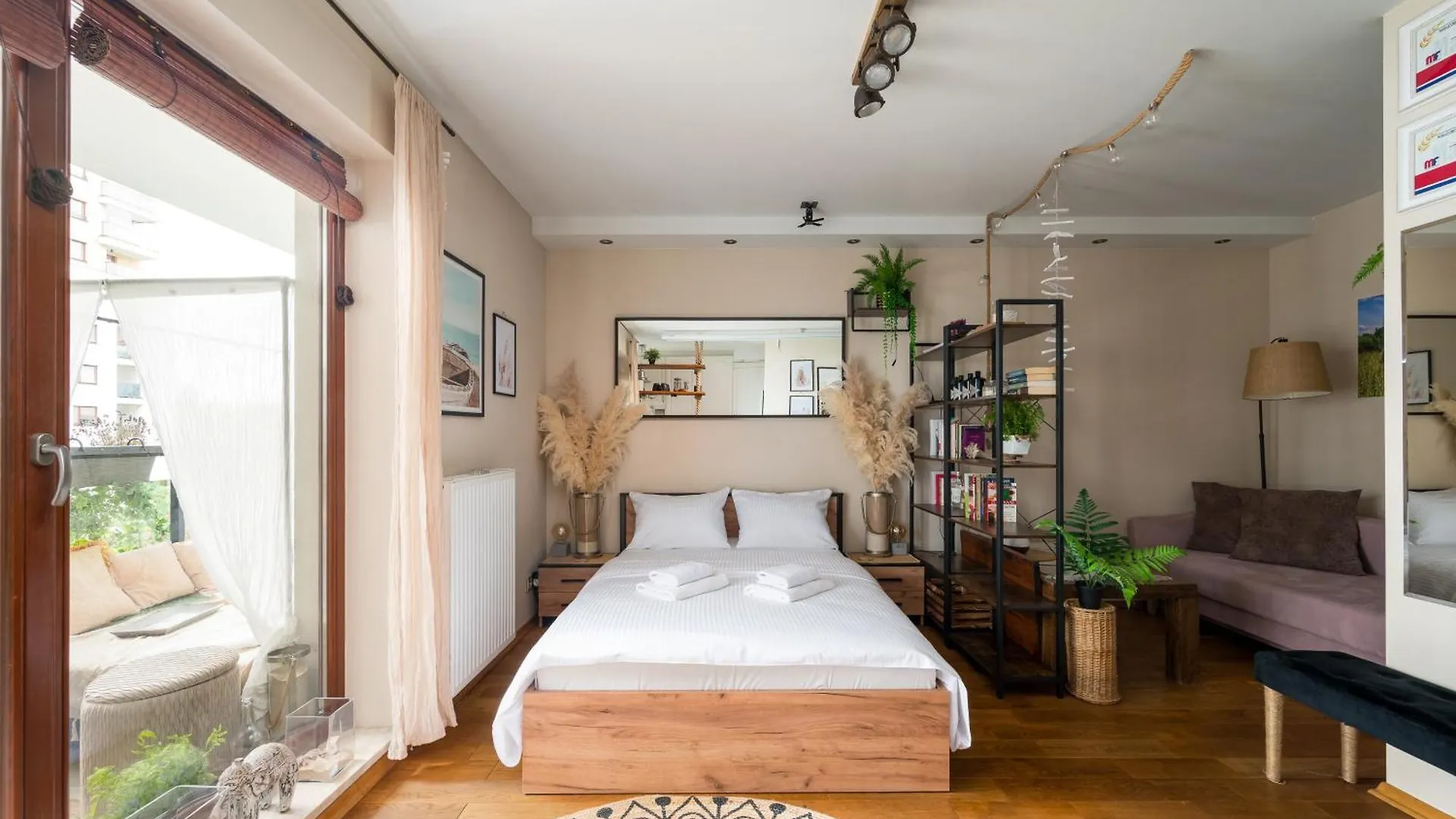 Klobucka Urban Jungle Studio Apartment Warsaw